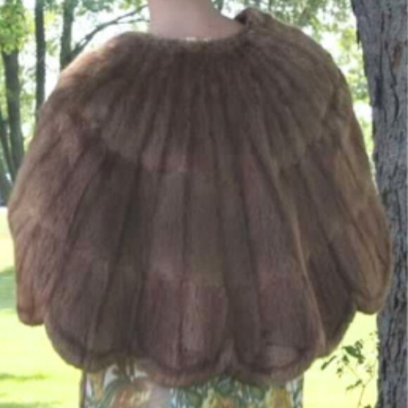 1940s Beige Mink Stole, Scalloped Edge from Simpson's Fur Shop - Picture 6 of 13